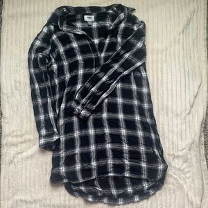 Old Navy black and white plaid  tunic length shirt in medium